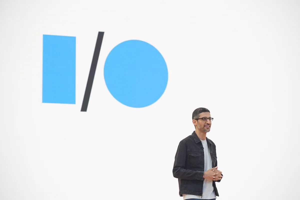 Sundar PIchai en escenario de Google I/O