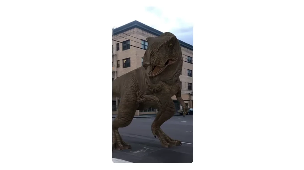 Google AR 検索で恐竜を検索して遊ぶことを紹介する動画。