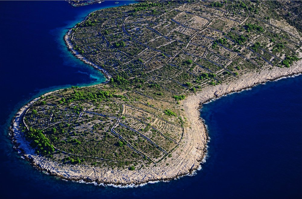 Drywall on Kaprije island _ Croatian National Tourist Board _ Photo_ Ivo Pervan.jpg