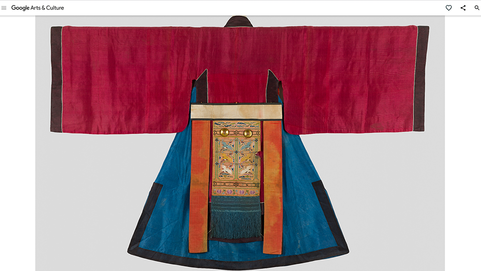 Ewha_Womans_University_Museum_Ceremony_Robe_Desktop_02.png