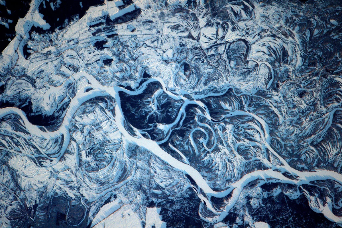 A picture of a frozen river