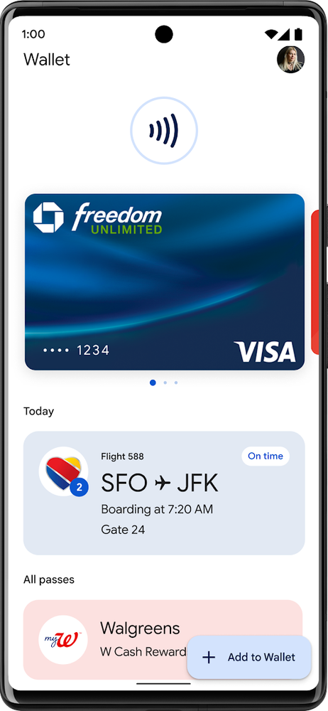 Un'immagine dell'app Google Wallet aperta su un telefono Pixel. L'app mostra una carta di credito Chase Freedom Unlimited, un biglietto per un volo da SFO a JFK e un pass premio in contanti Walgreens. Nell'angolo in basso a destra, c'è un pulsante "Aggiungi al portafoglio".