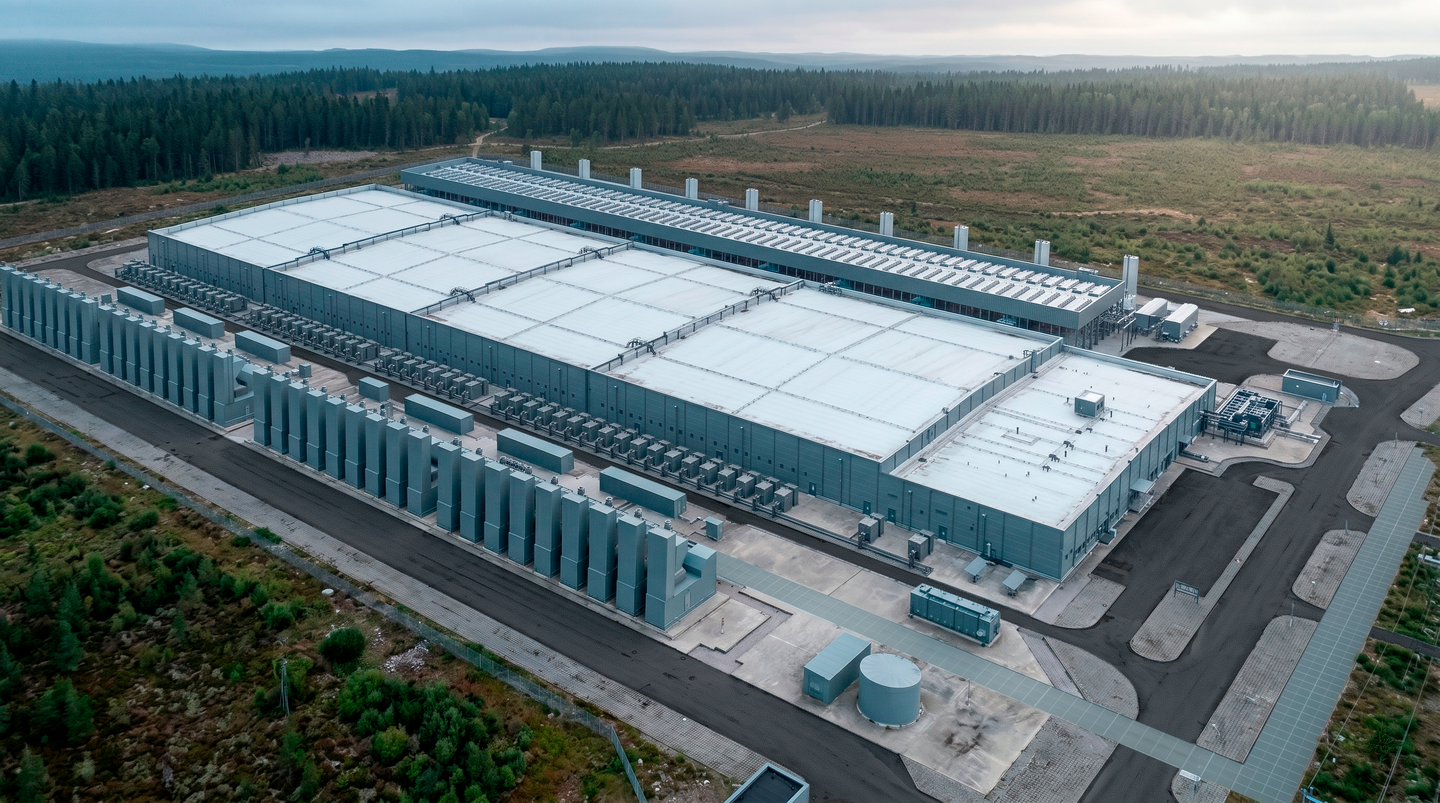 Blue, yellow and green: Google invests in its new data center in Sweden.