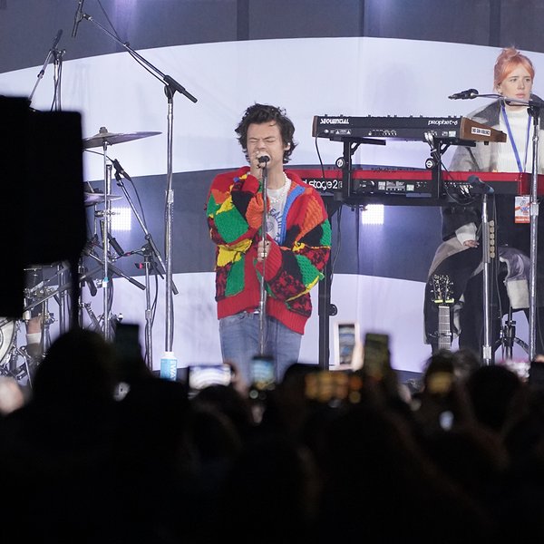 Why people are wild about Harry Styles’ sweater