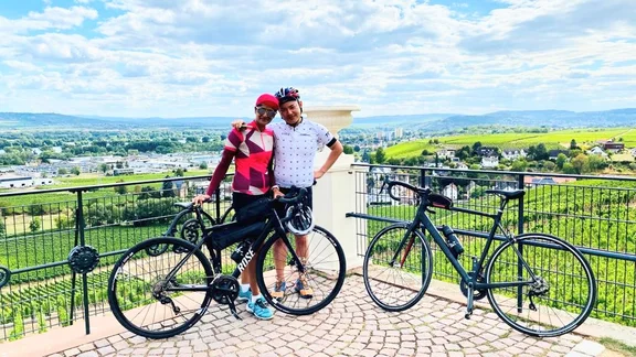 Lavanya im Aktivurlaub mit ihrem besten Freund im Rheingau.