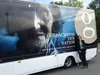 Kathrin Hülsmann steht vor einem Bus