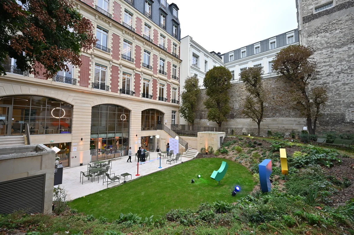 Le nouveau bâtiment du campus parisien de Google en France, inauguré le 27 septembre 2023