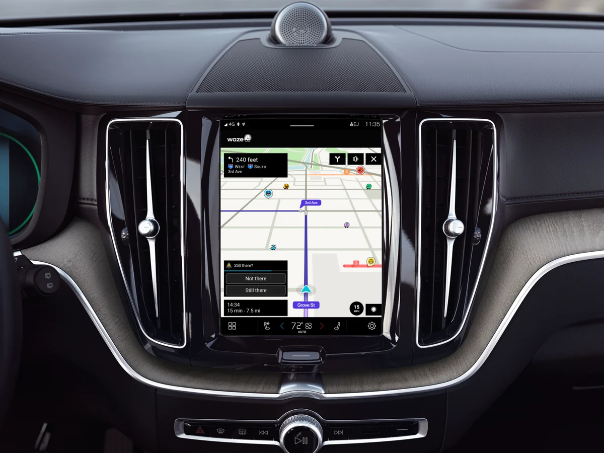 Waze map appears on Google Built-in screen