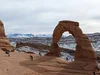 L'Arco Delicato nel Parco Nazionale di Arches, Utah, Stati Uniti, con le persone che lo circondano