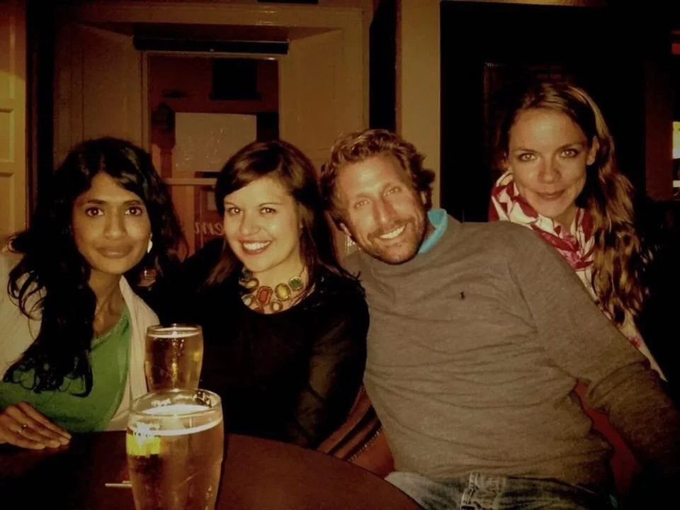 Lavanya mit Freunden im Irish Pub