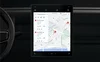 Ein Bild, das Google Maps auf dem Display eines Elektroautos zeigt