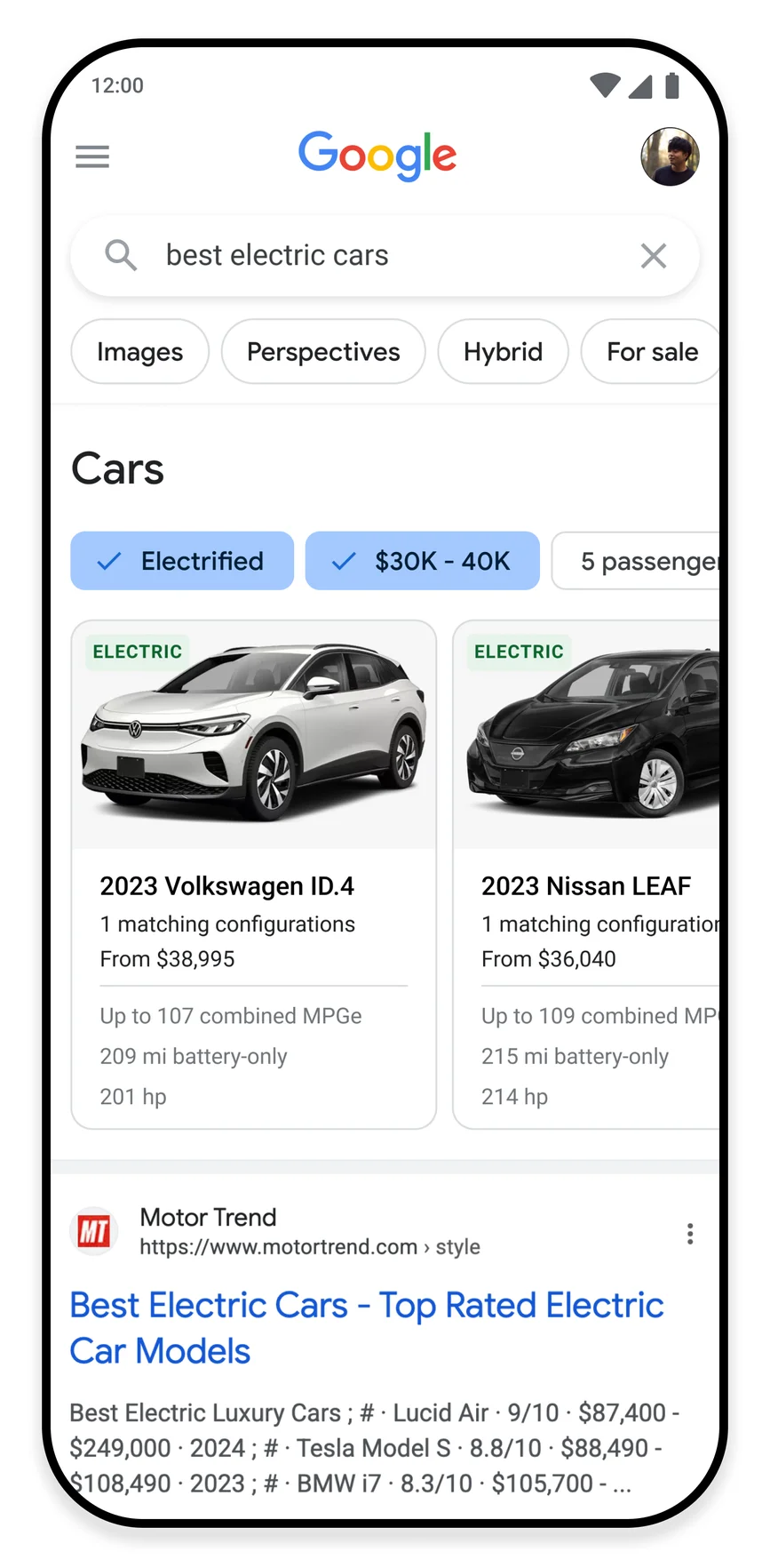 L'image montre des facteurs tels que le prix et l'autonomie de la batterie lors d'une recherche d'une voiture électrique.