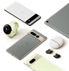 Prodotti Pixel raggruppati su uno sfondo bianco. I prodotti includono i Pixel Bud Pro, il Google Pixel Watch e i telefoni Pixel.