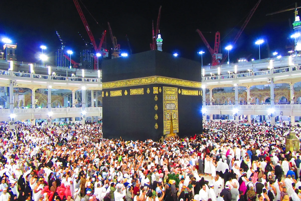 Author's photo of pilgrims in Mecca