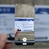 Google Lens wird verwendet, um Text auf einem Zugticket zu übersetzen