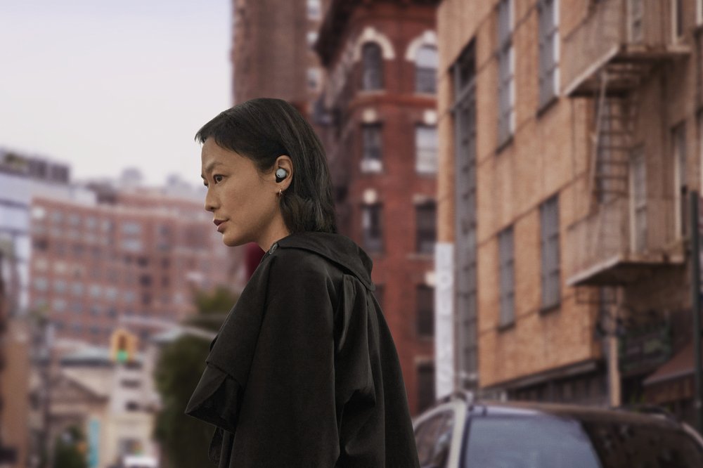 Pixel Buds Pro user using the device in a busy area