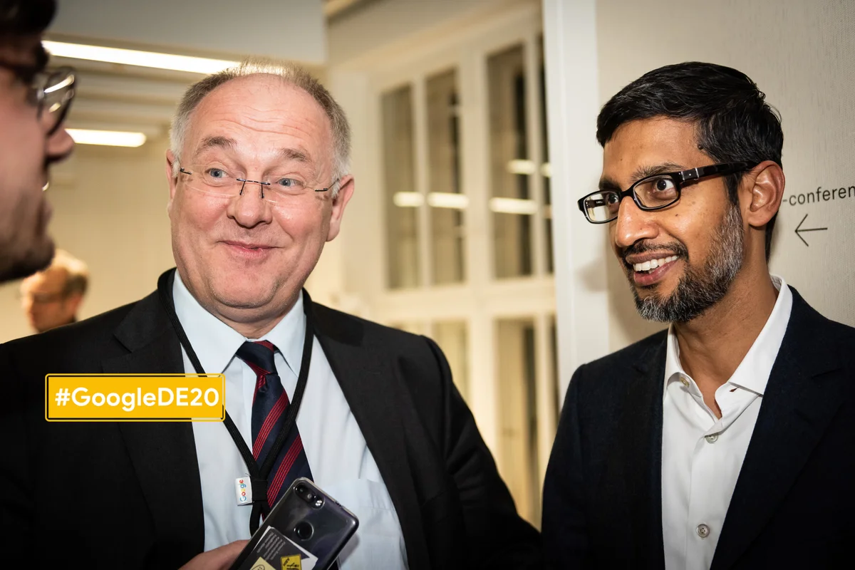 Gigaset-CEO Klaus Wessing zusammen mit Google-CEO Sundar Pichai in Berlin im Januar 2019