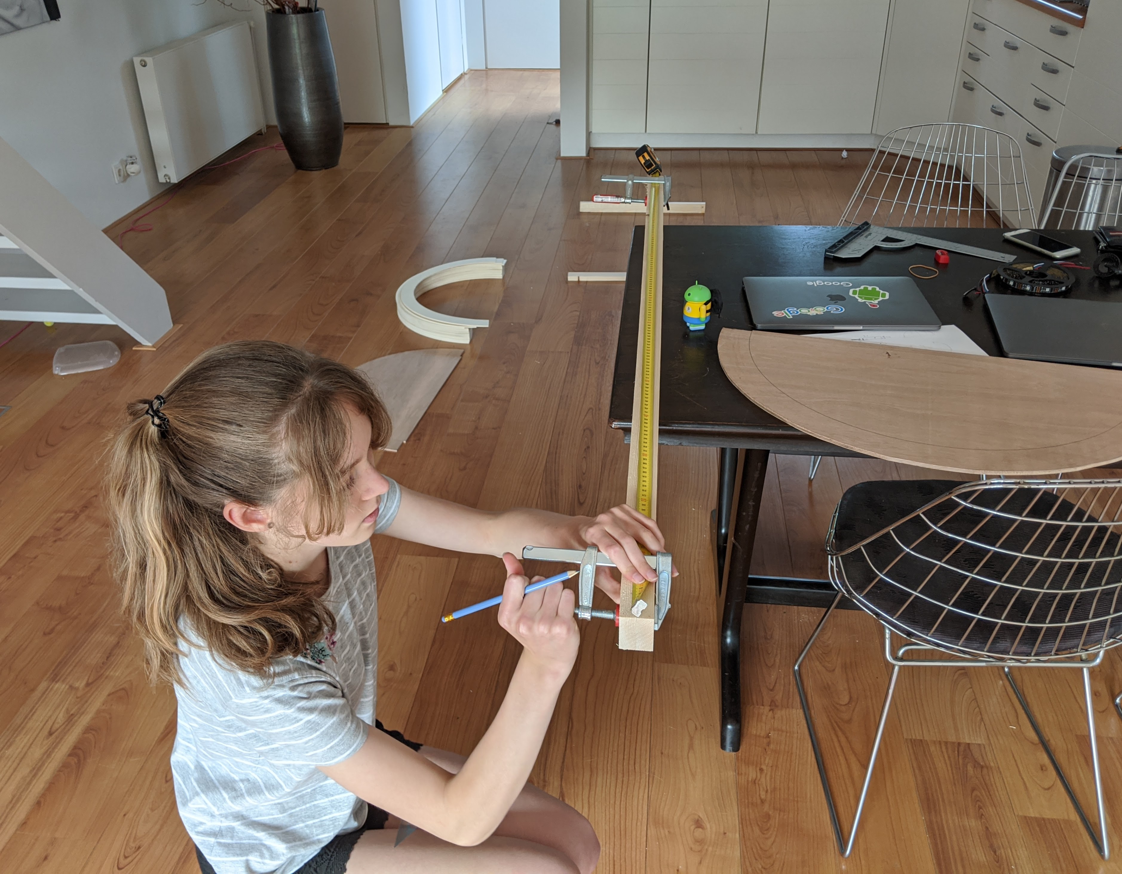 Janine building the Droid statue