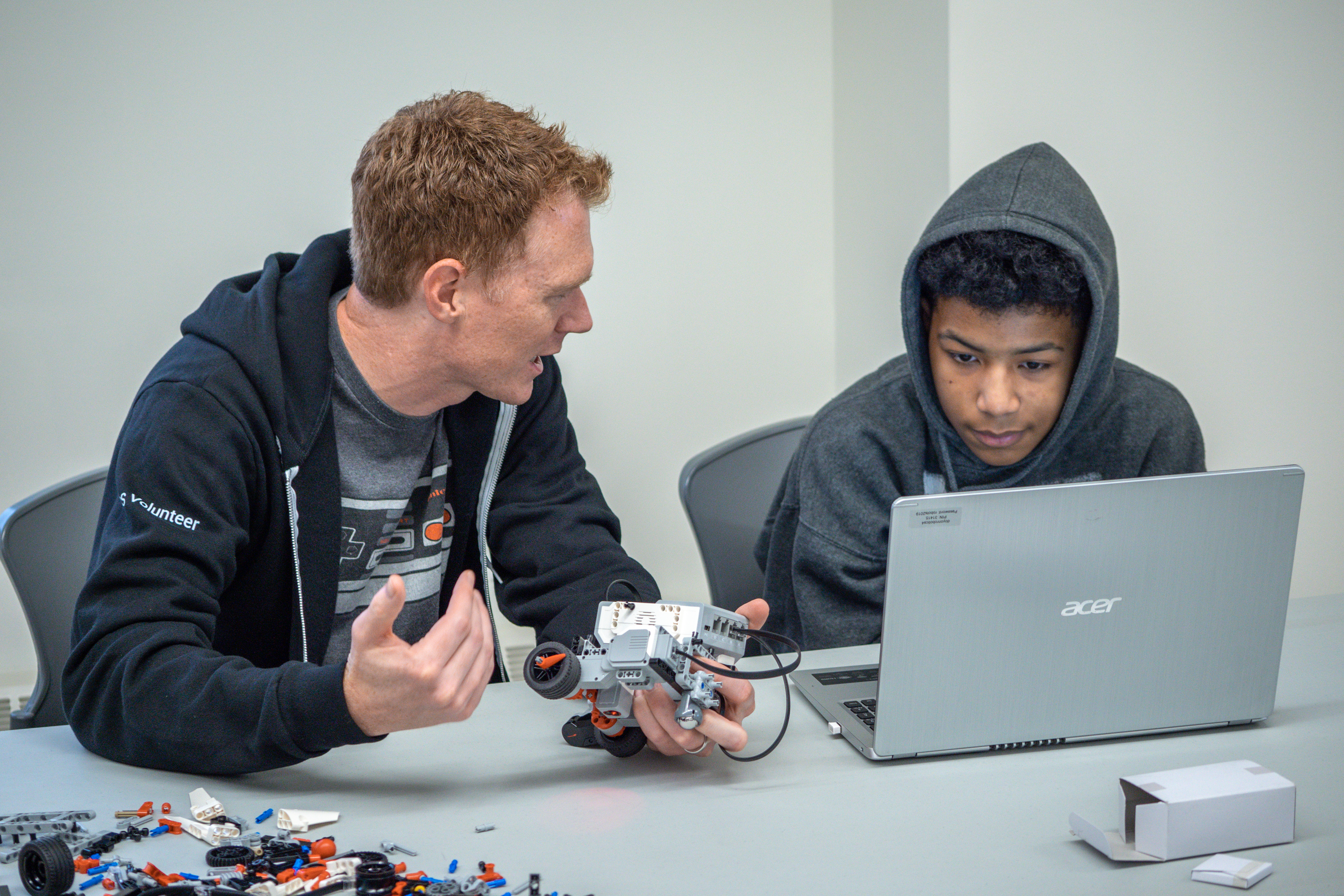 Googlers teaching robotics