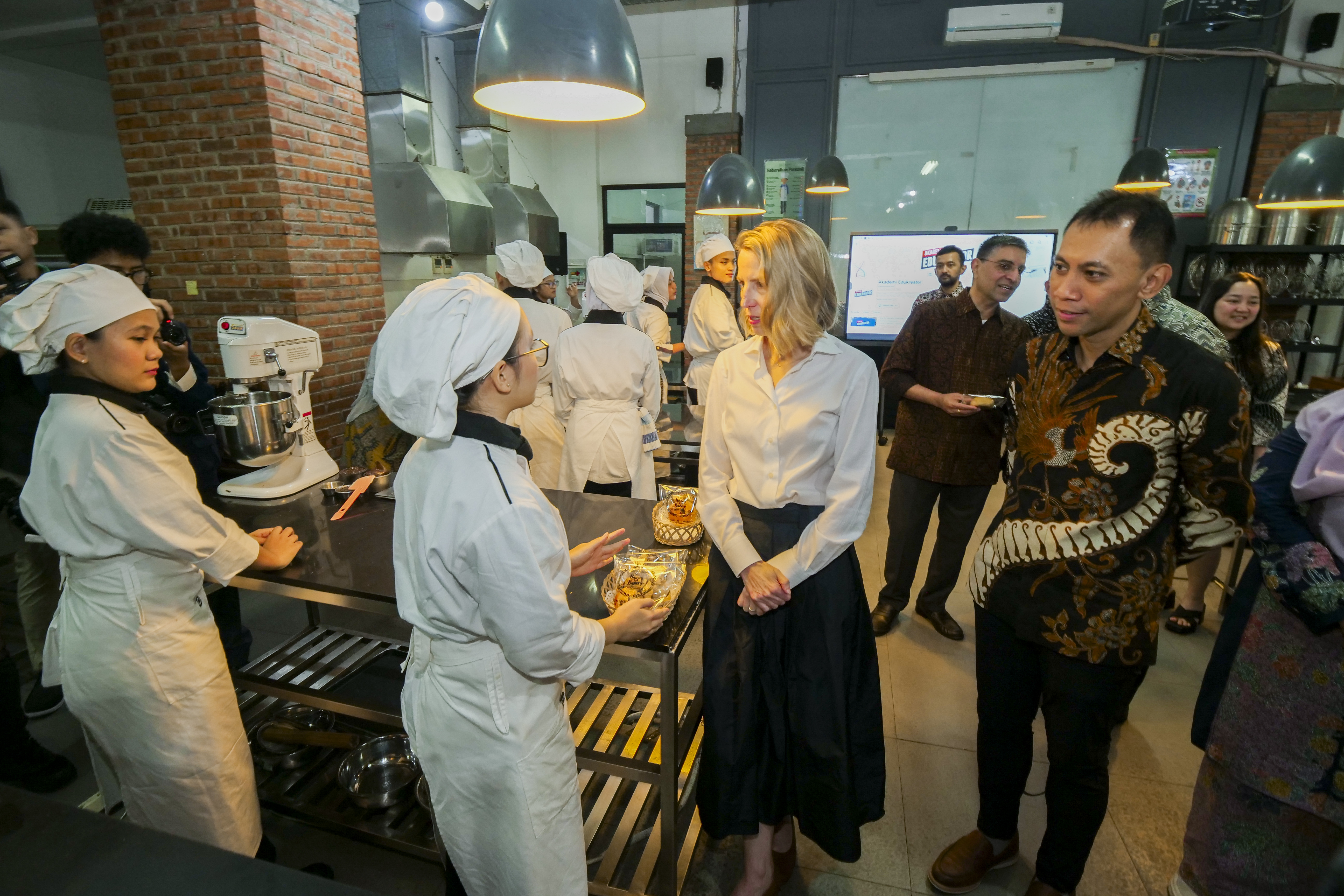 Orang - orang ngobrol