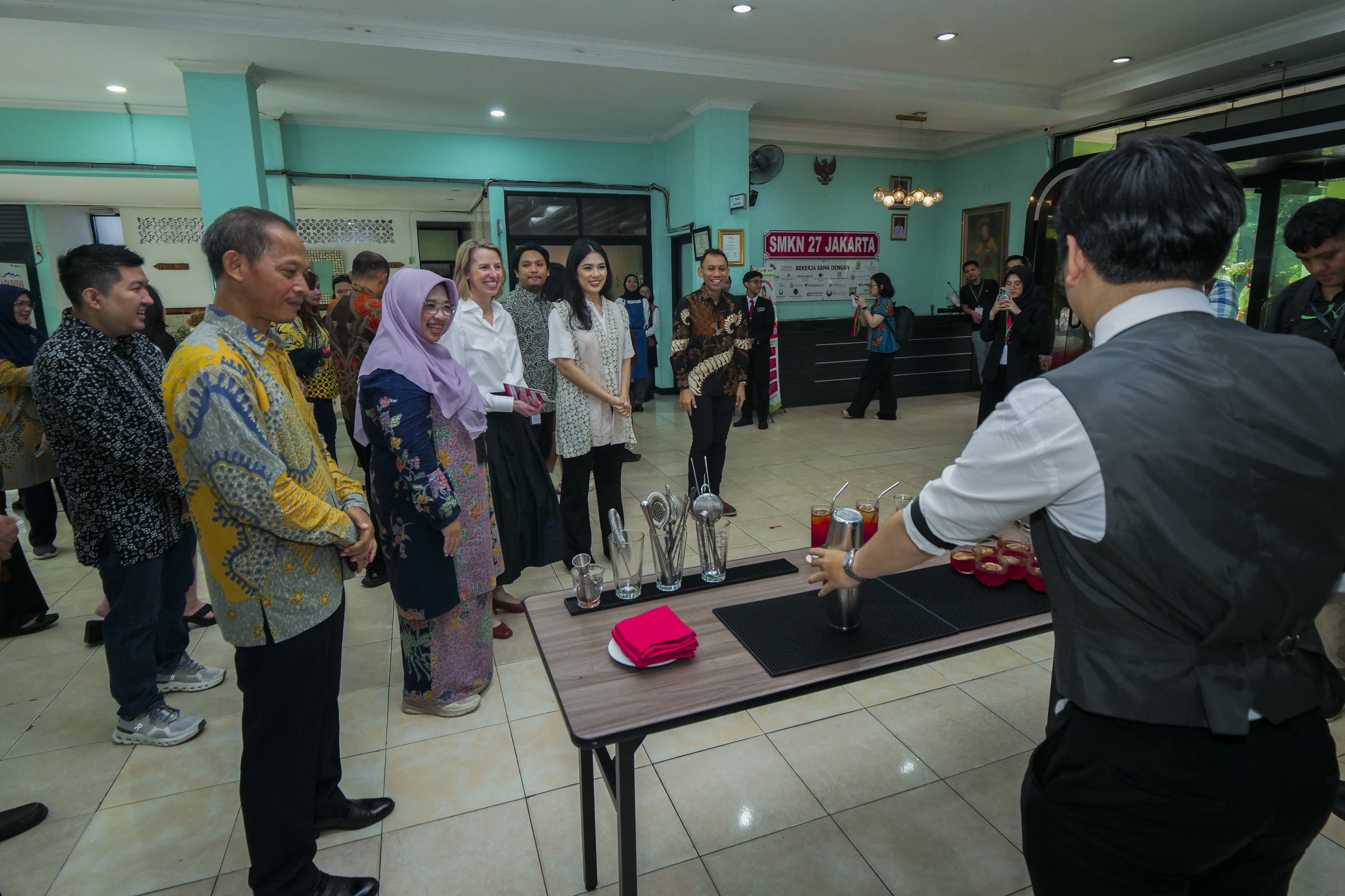 orang - orang ngobrol