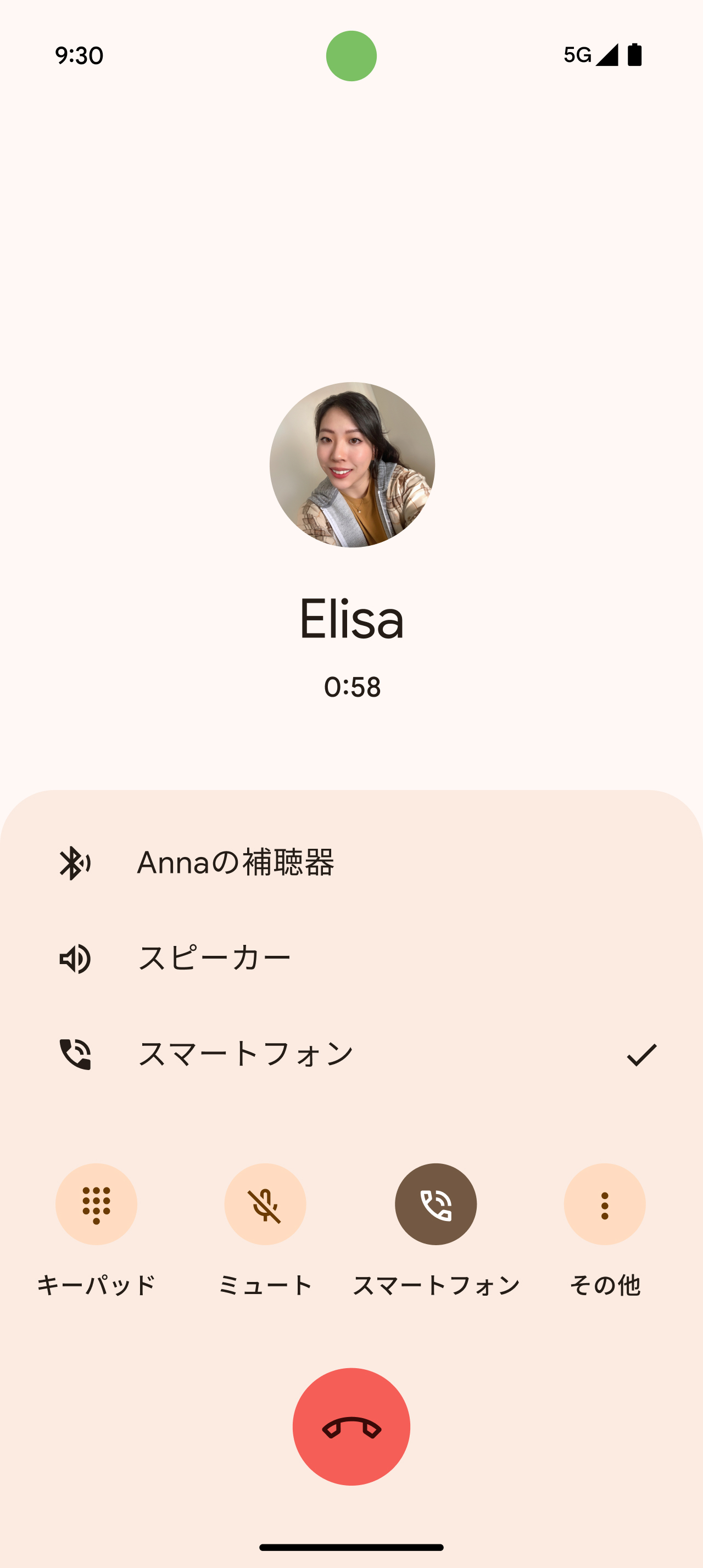 Google Pixel 9 Pro 画面で、横にスライドして見られる補聴器機能の表示