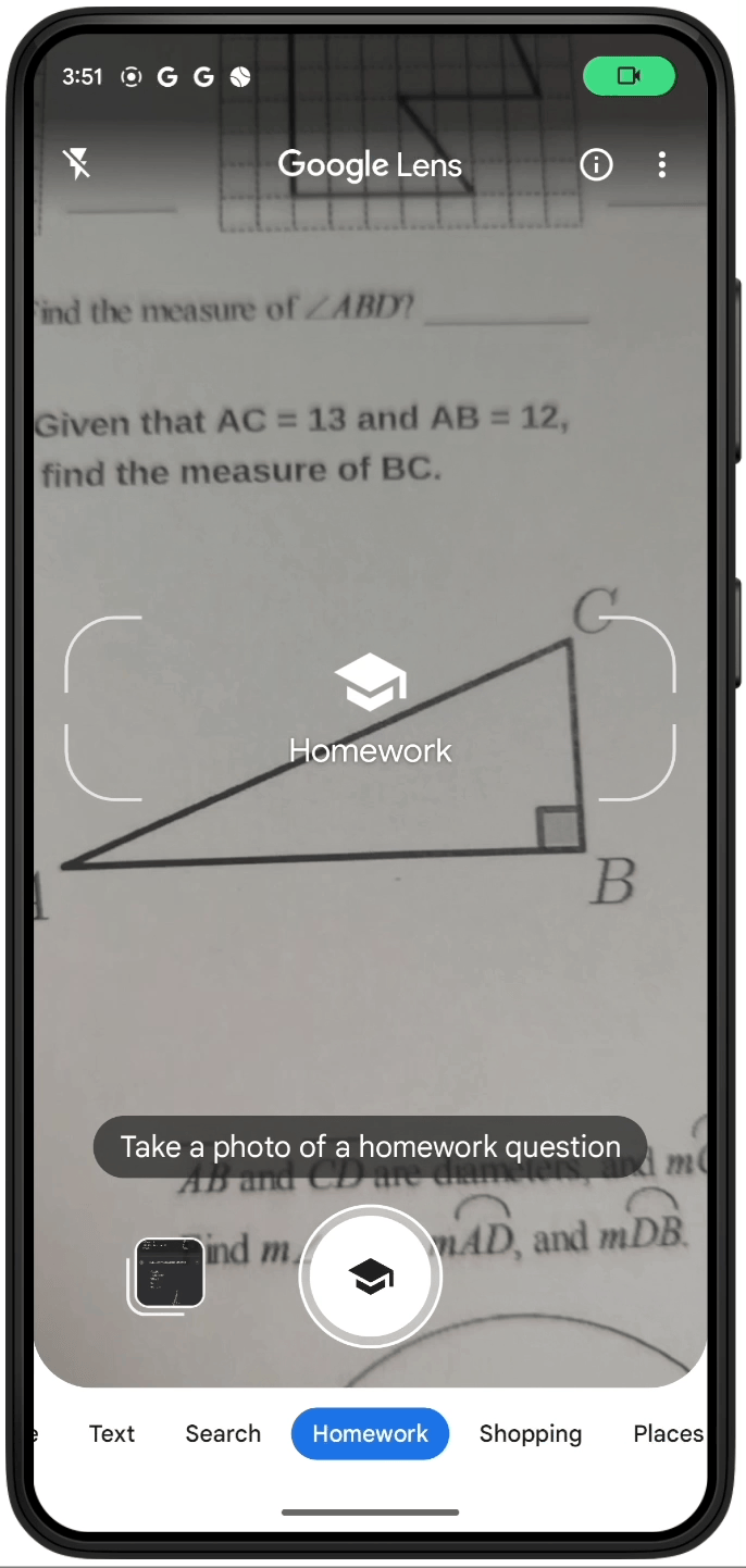 Registrazione video di qualcuno che scatta una foto di un problema di geometria utilizzando Lens e ottiene risultati passo passo su come risolvere il problema.