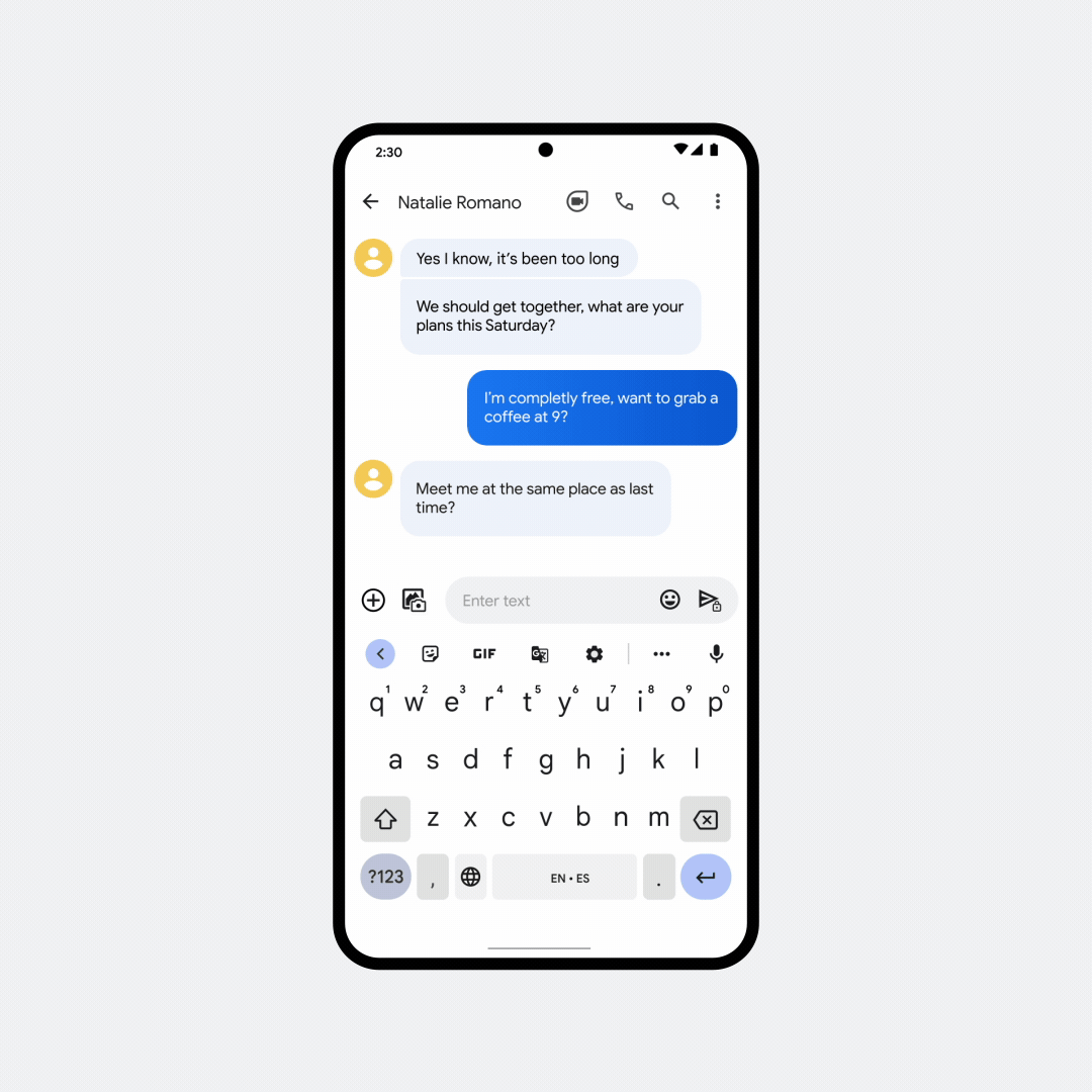 Animation of an Android phone on a messages conversation. As the user types, Gboard offers suggestions to improve the sentence.