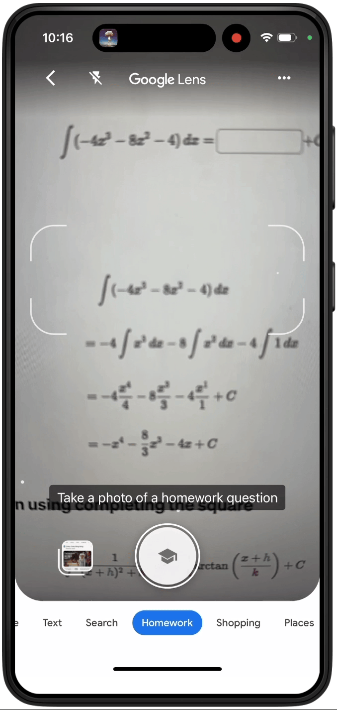 Registrazione dello schermo di qualcuno che scatta una foto di un problema di matematica integrale utilizzando Lens e ottiene risultati passo passo su come risolvere il problema.