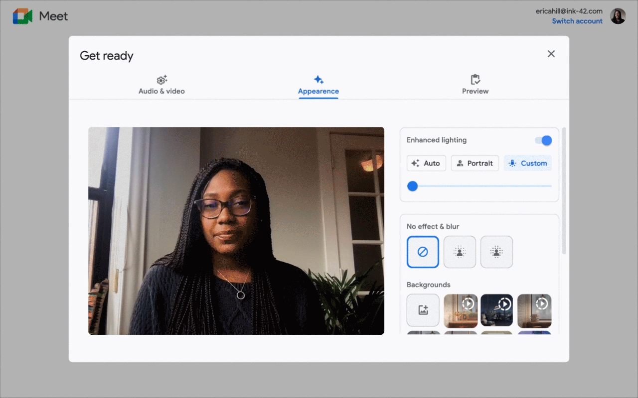 Animated GIF  demonstrating portrait light, bringing studio-quality lighting effects to Google Meet.