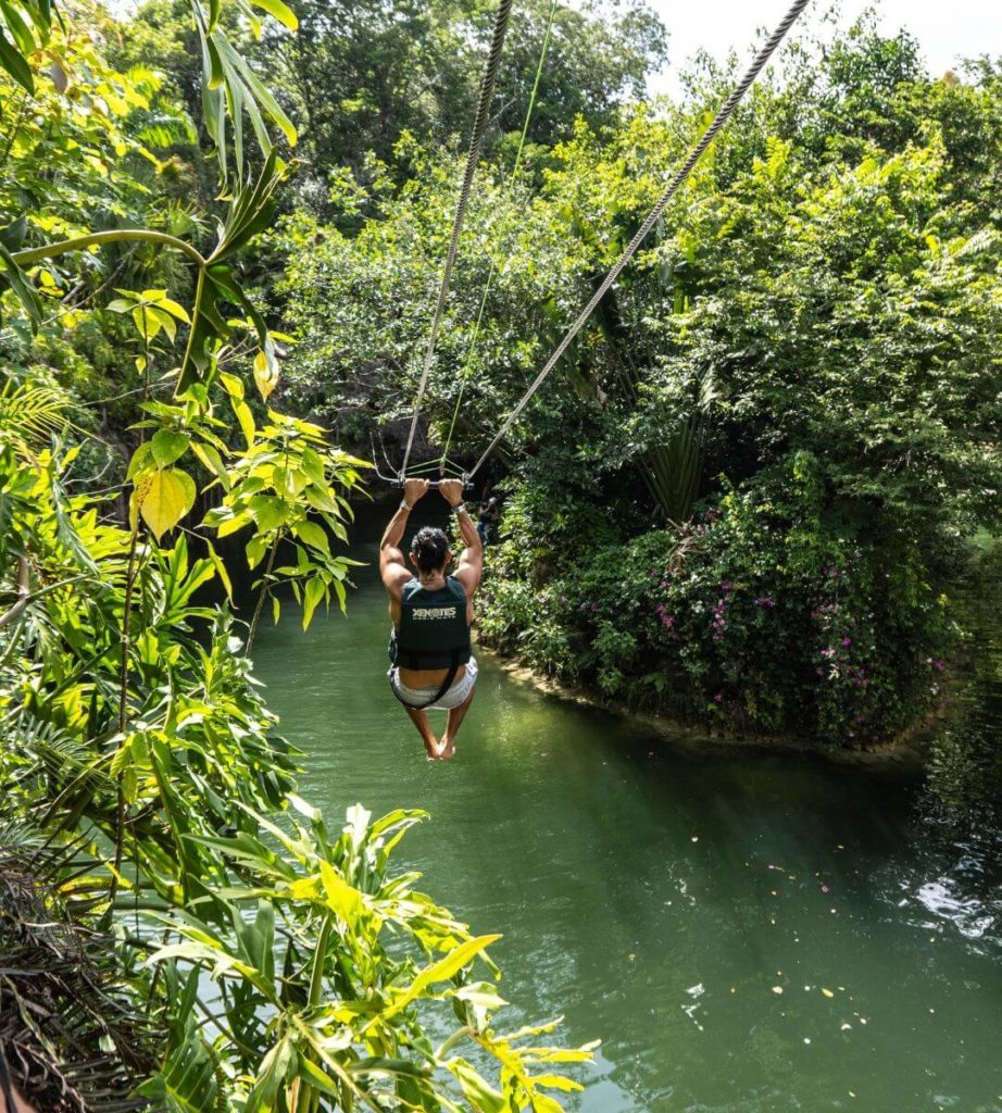 Descubriendo la naturaleza del Cenote K'áak' - tirolesa en cenote