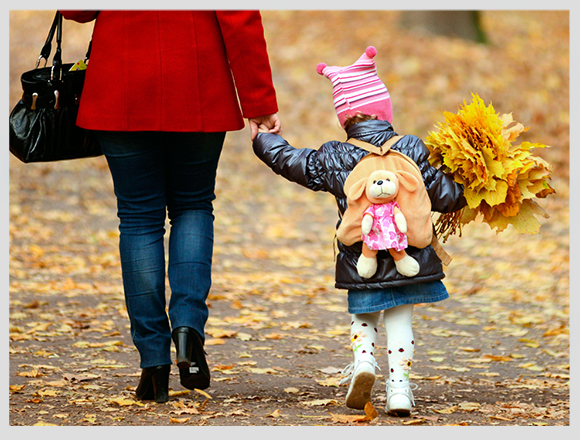 little-girl-in-autumn