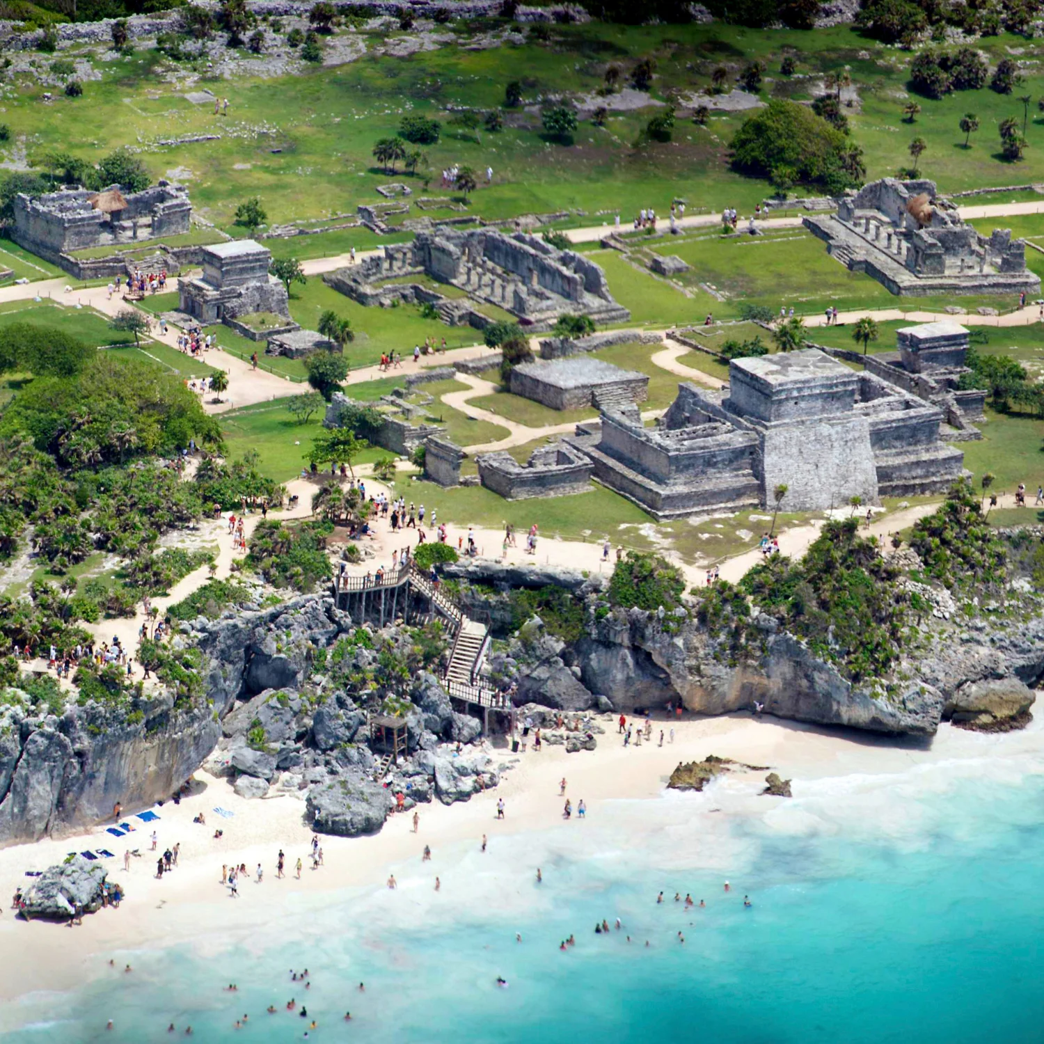 Zona Arqueológica de Tulum y su playa azul