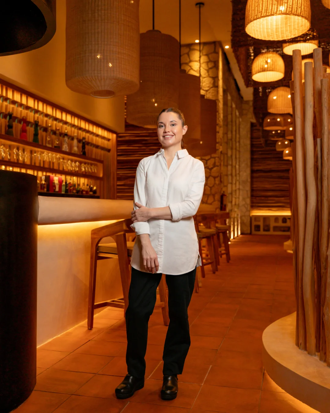 Karime López llega al restaurante Xaak en Hotel Xcaret Arte.