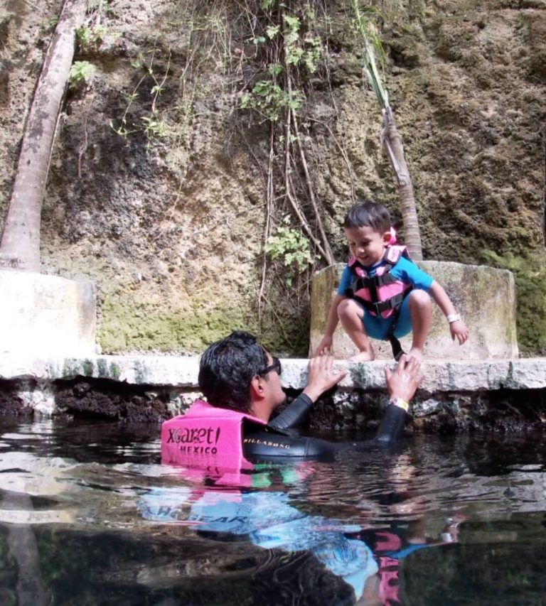 Tips for swimming in the rivers of Xcaret with your children-child-swimming