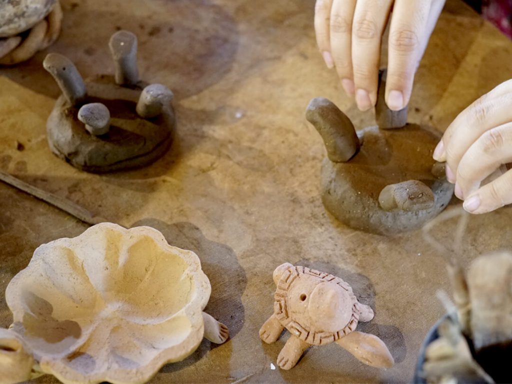 Clay workshop in Xcaret: an activity for creatives