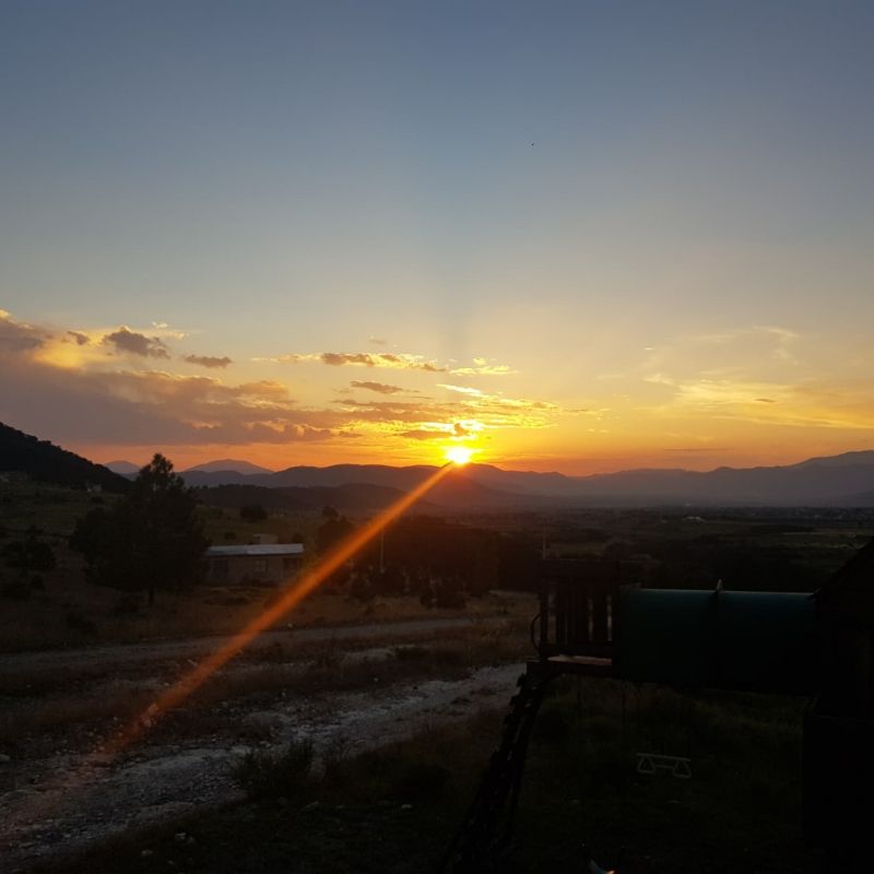 Recarga tu energía y libera tu mente en la cima de una montaña