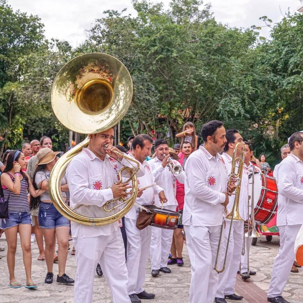 4 Mexican Christmas traditions you can live in Xcaret live music
