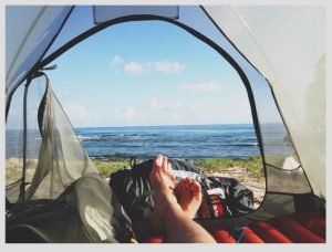 pov pies frente al mar