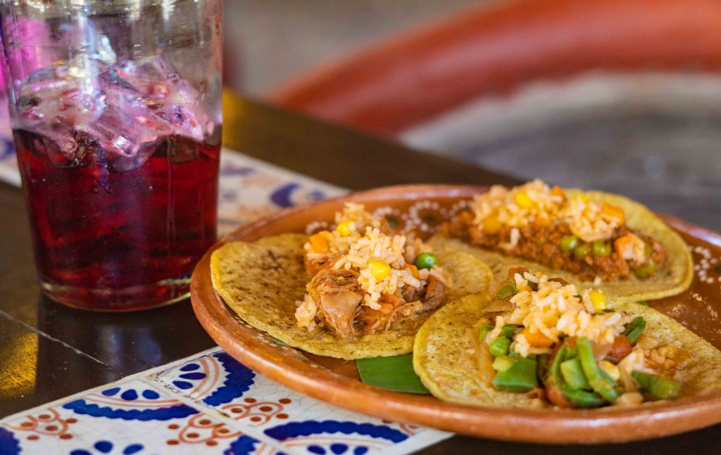 tacos de guisado con arroz