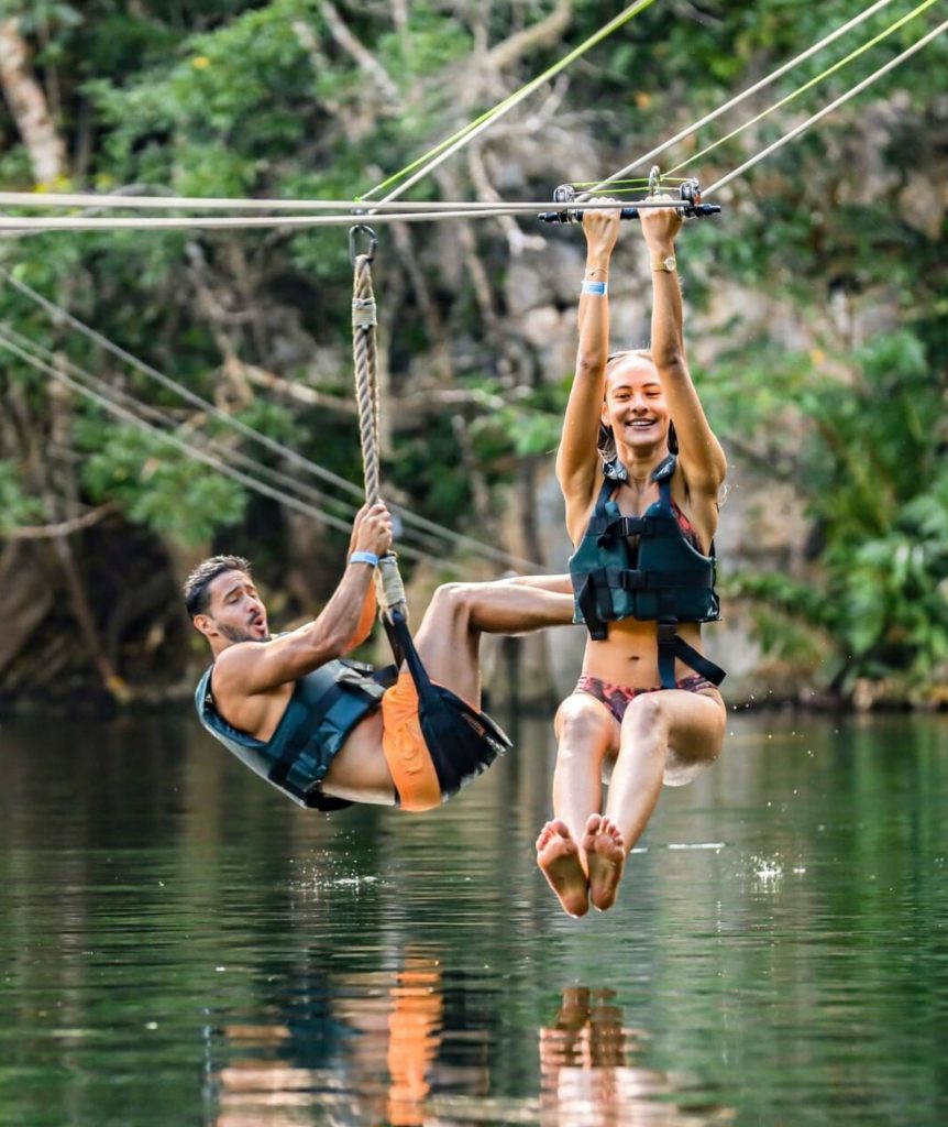 Road trip ideal en el Caribe Mexicano para quien viaja en pareja Tirolesas en Xenotes