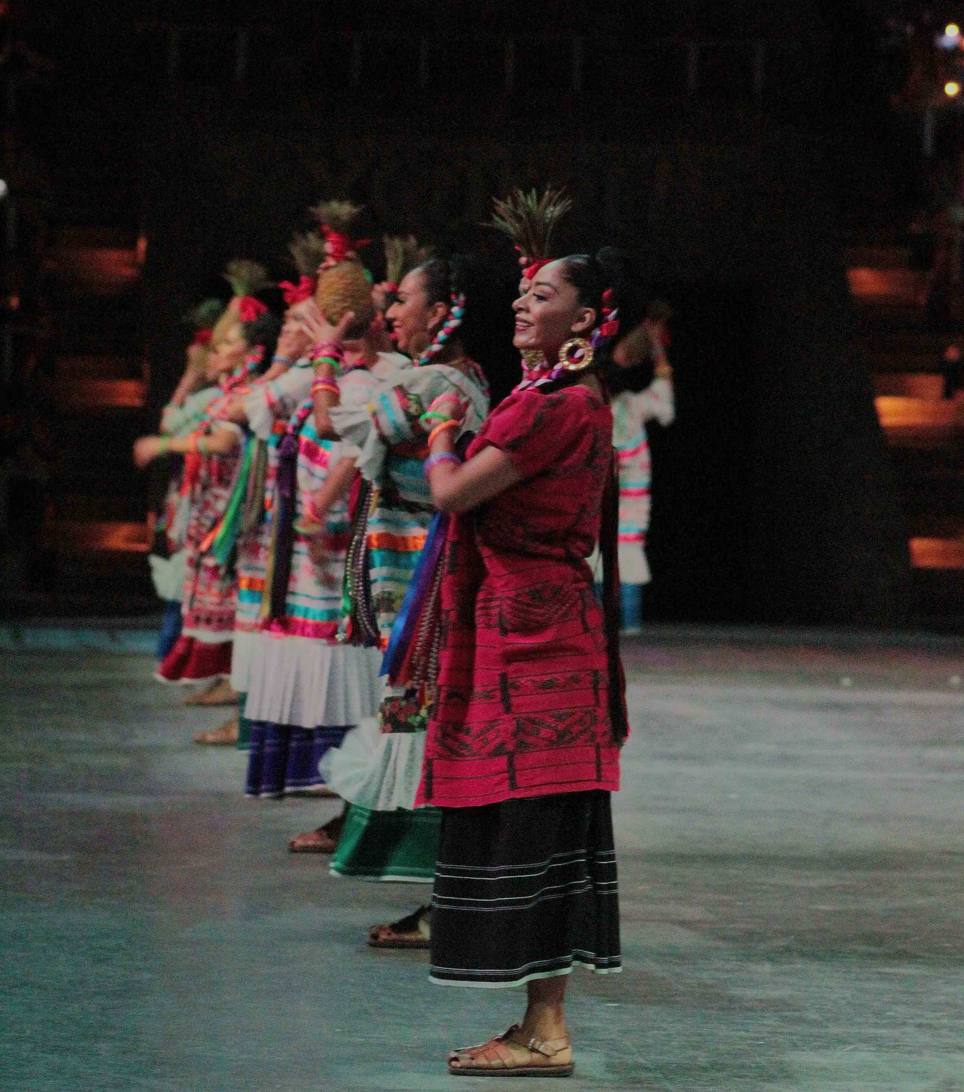 Flor de Piña, una danza tradicional oaxaqueña en Xcaret