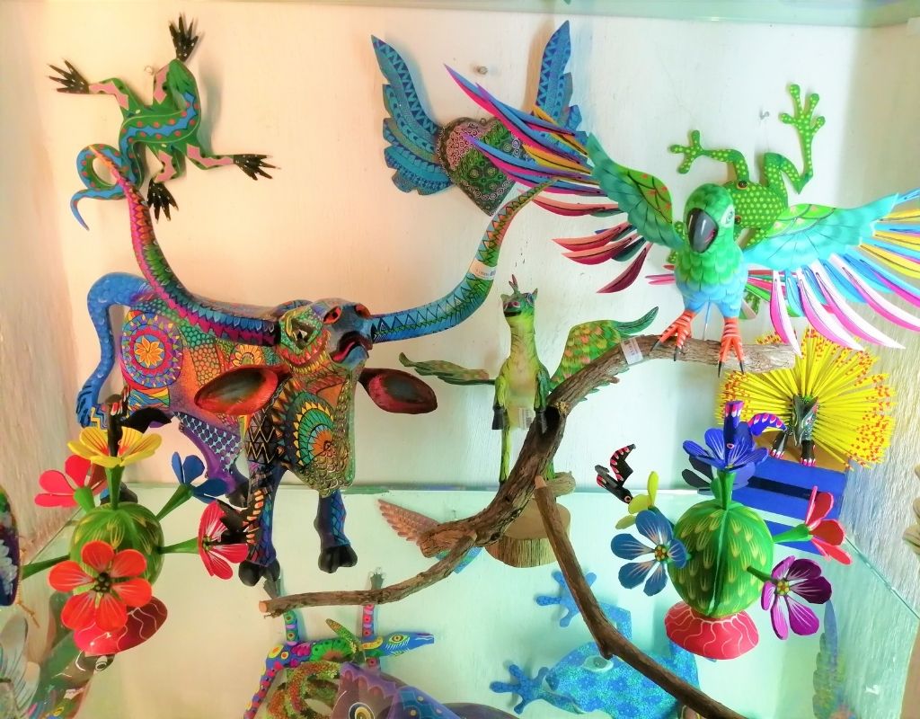  10 most popular crafts in mexico- alebrijes 