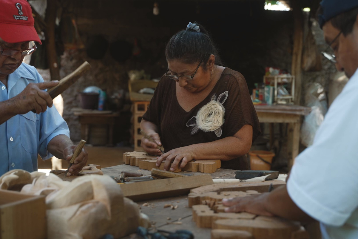 artesanos-feria-xcaret