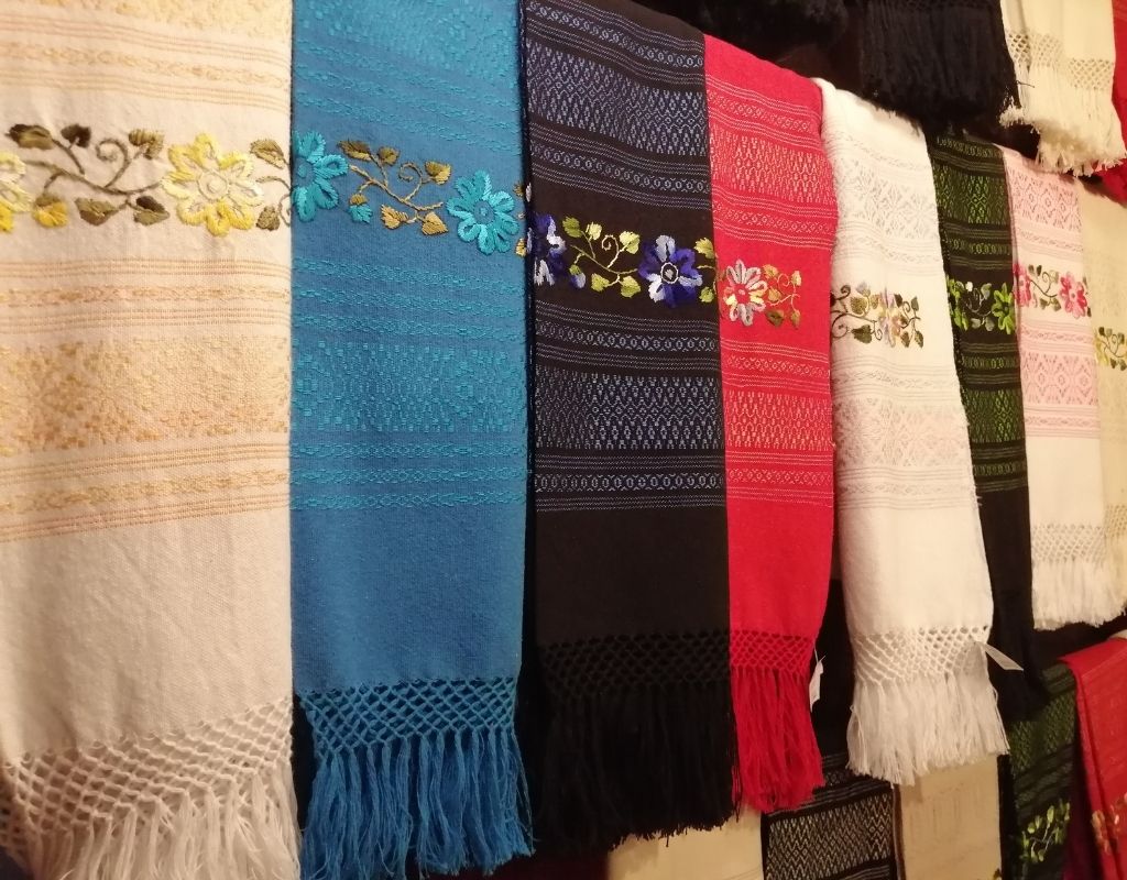  10 most popular crafts in mexico-shawl
