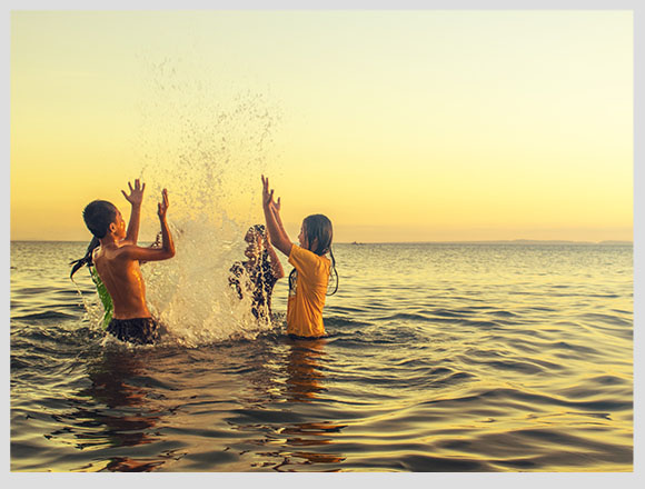 Reasons why you should never take your children to the beach