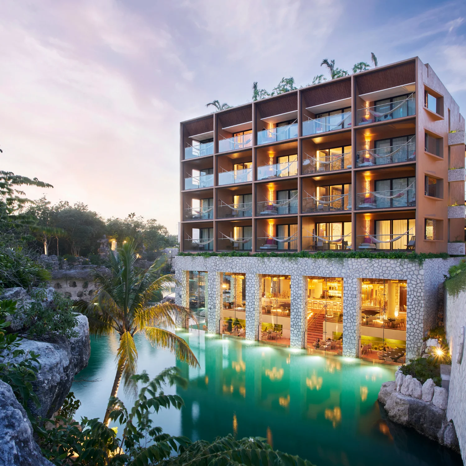 Exterior de restaurante Xaak en Hotel Xcaret Arte.