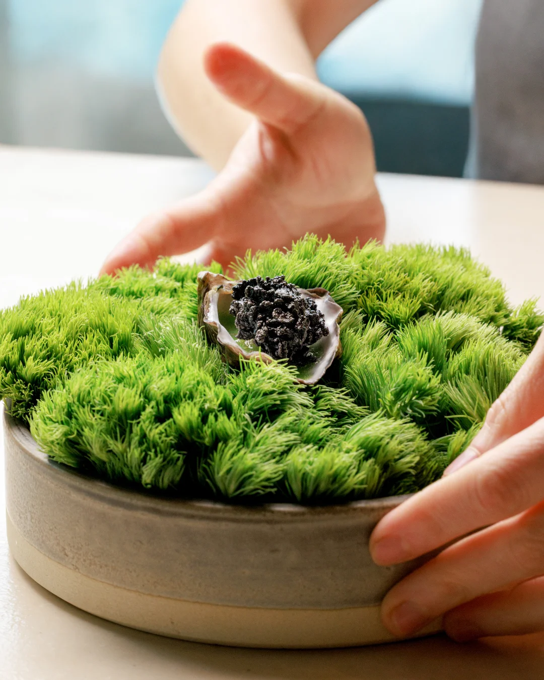 Ostión con sambal de habanero, platillo del menú degustación de 16 tiempos en restaurante Xaak, Hotel Xcaret Arte.