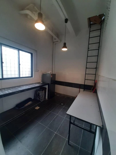 Room 104 RM700 @ 2 Storey Shop Hotel, Chow Kit - near LRT/HKL/IJN - Ready