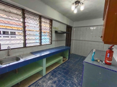single storey terraced house for rent (Taman desa jaya) kepong ,kitchen cabinet, aircond